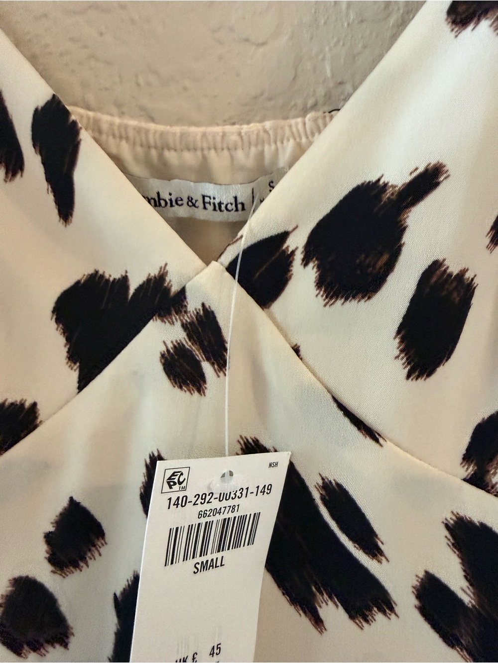 NWT Abercrombie Spotted V-Neck Silk Top - Picture 3 of 5